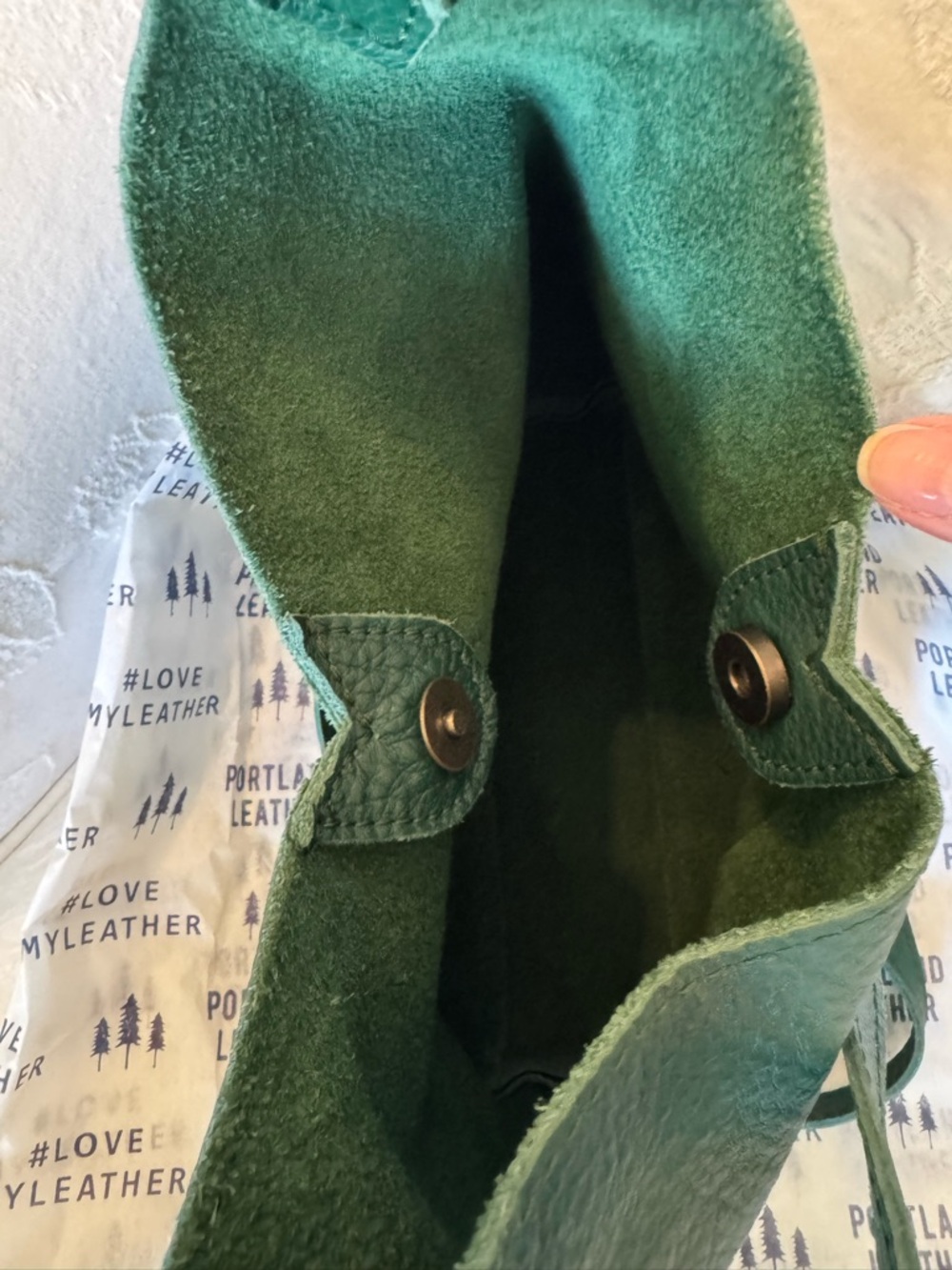 Portland Leather Deep Green Pebbled Leather Shoulder Bag - Picture 4 of 5